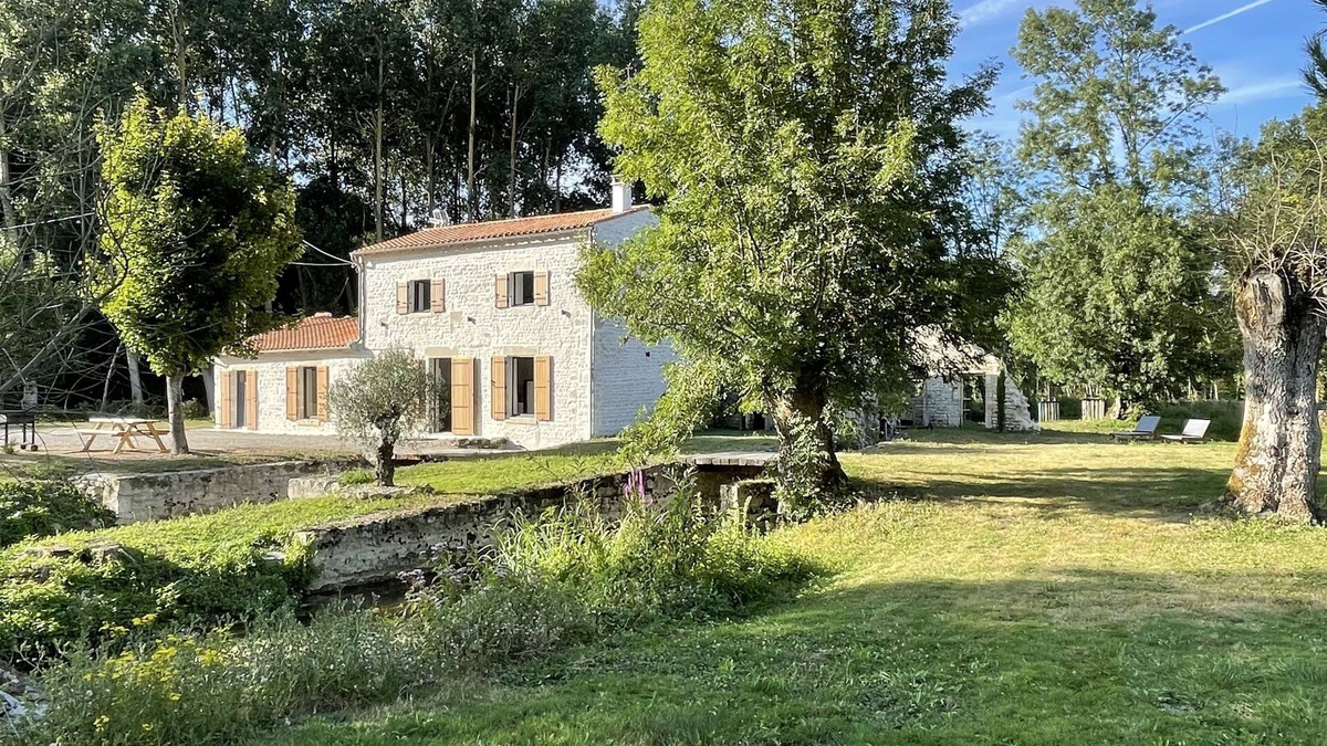 Coivert House | MILL IN THE HEART OF CHARENTE-MARITIME (Furnished accommodation *)