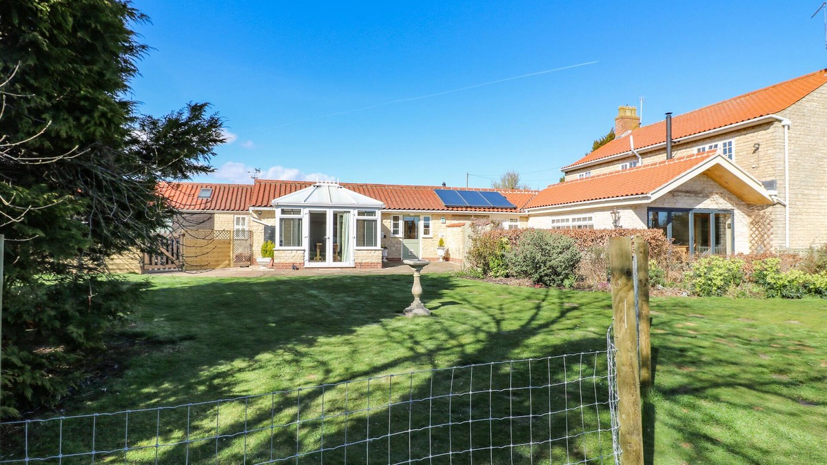 Aubourn Cottage | MILLCOTT, pet friendly, character holiday cottage in Metheringham