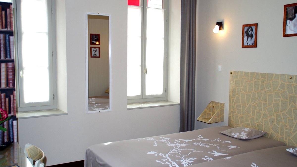 La Charite-sur-Loire Hotel | Mille et une Feuilles