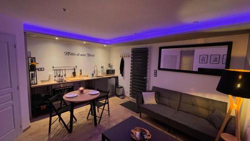 Dole Apartment | Mille et une nuit, appartement classé 3 étoiles en RDC avec exterieur et parking