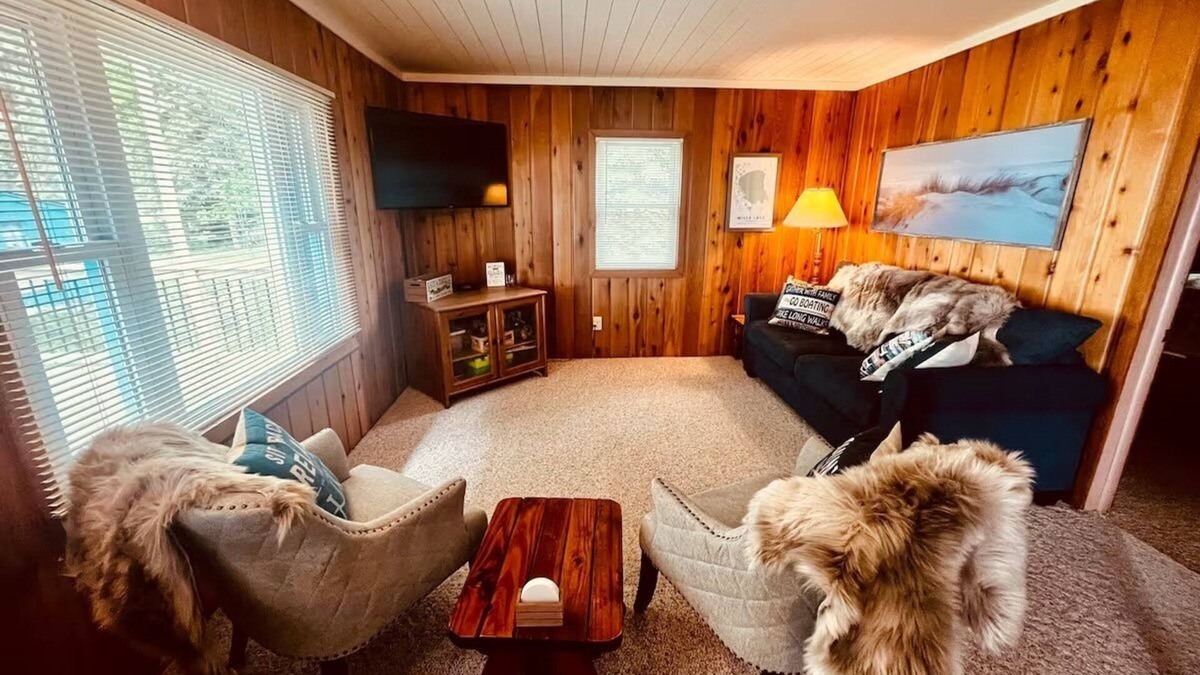 Vineland Cabin | Mille Lacs Lakefront Gem: Beach, Casino & Fishing