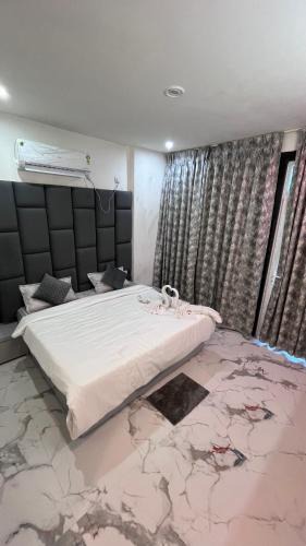 Orchha Apartment | Millennium Suites - Comfy King- Twin Room