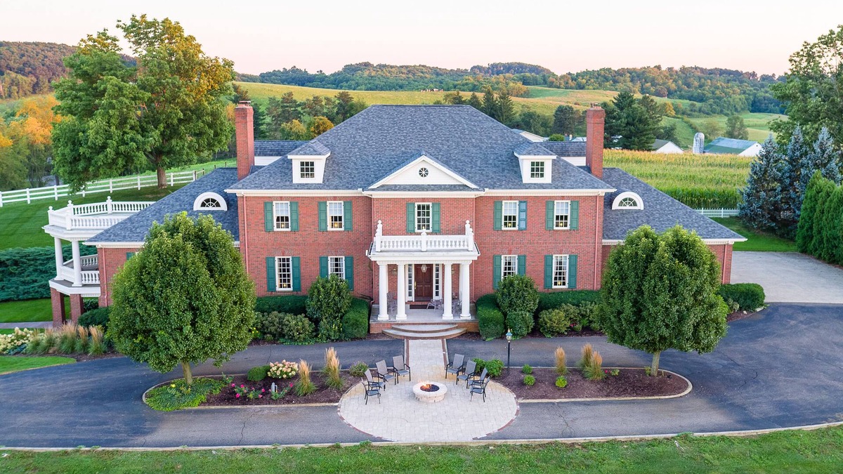 Sugarcreek House | Miller Manor, Luxurious, Peaceful, Sunrise and Sunsets, Family Friendly, 10 yrs!