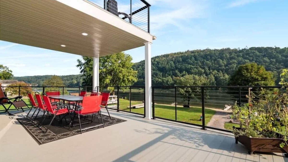Huey House | Millers Eddy House - Riverfront Near East Brady&Parker