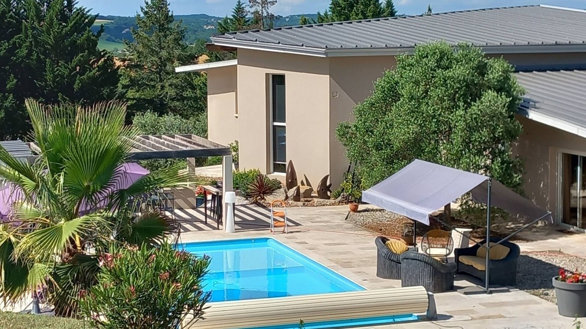 Perville Apartment | MILLESIMEnGite indépendant dans notre grande maison contemporaine et moderne.