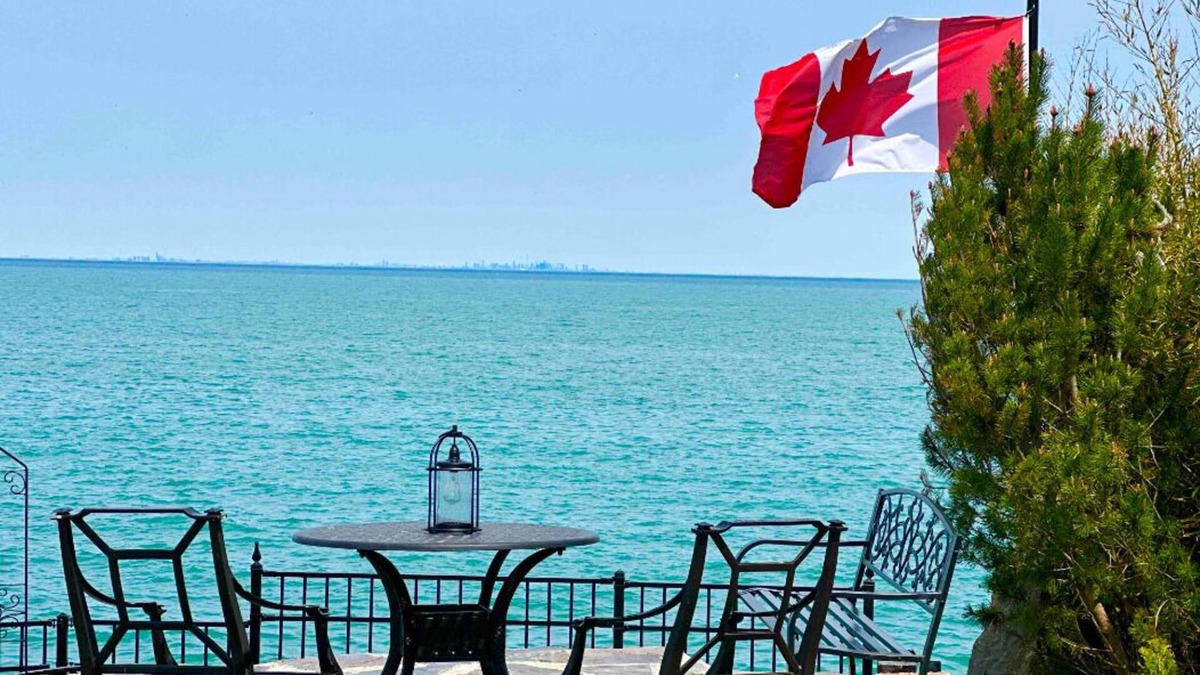 Grimsby House | Million Dollar Private Lakefront House - Lake Patio - B&B - 250/248