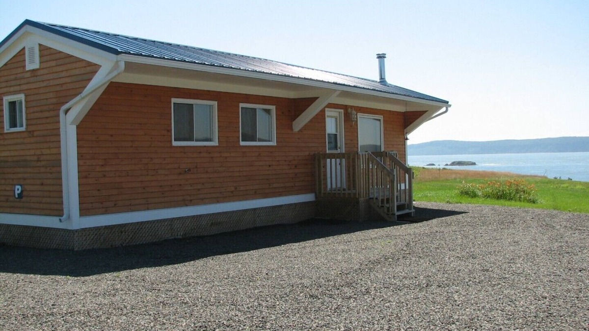 Parrsboro Cottage | Million Dollar View Cottages, Ohana Cottage