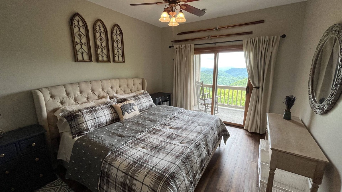 Wolf Laurel Condo | Million Dollar views, and walk to the Country Club.