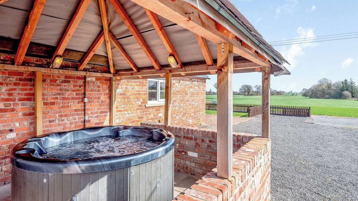 Stoney Stretton Cottage | Millstone Cottage - UK43170