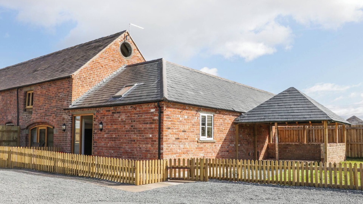 Stoney Stretton Cottage | MILLSTONE COTTAGES - GRANARY COTTAGE, pet friendly in Westbury