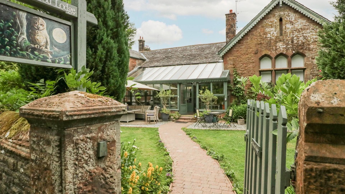 Newton in Furness House | MILLWOOD LODGE, pet friendly, with open fire in Barrow-In-Furness