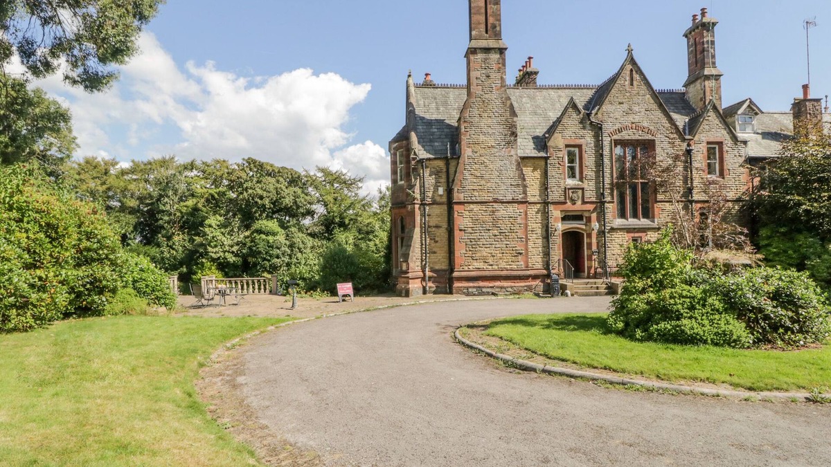 Newton in Furness House | MILLWOOD MANOR, pet friendly, with open fire in Dalton-In-Furness