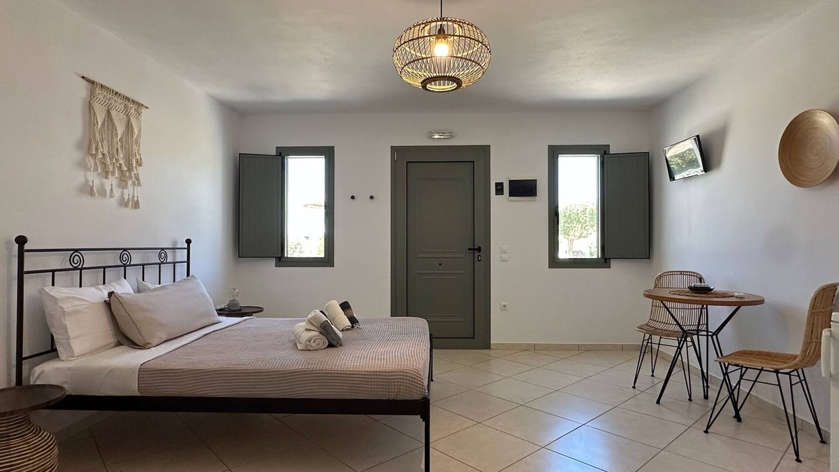 Ormos Korthiou Apartment | Milos Studio