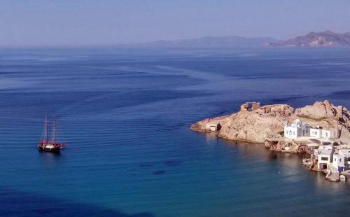 Adamas Boat Rental | Milos Trips - Thalassitra Sailing Travel Agency