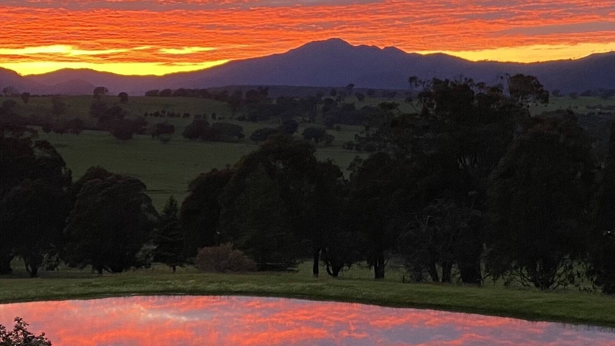 Merrijig House | Milpara Farm - 15mins from Mt Buller off mountain