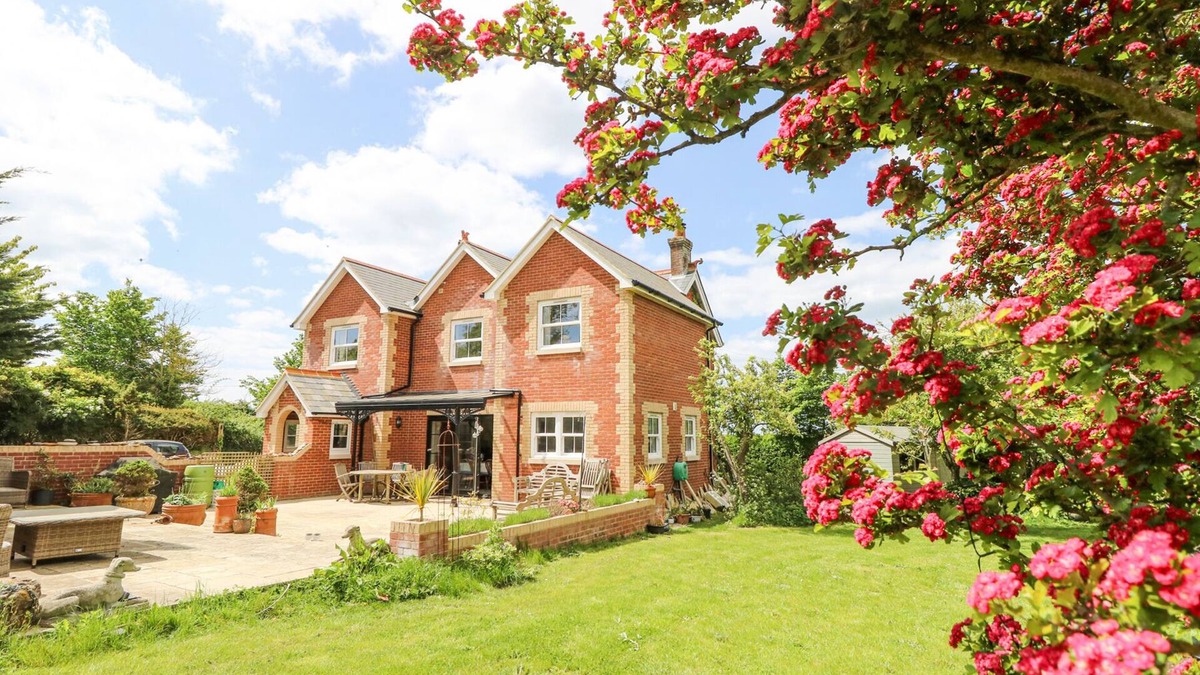 Ventnor Cottage | MILSTON, pet friendly, character holiday cottage in Chale