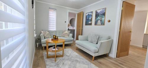 Milton Keynes Apartment | Milton Keynes 3BR Home, Sleeps 4, Families, Free Parking