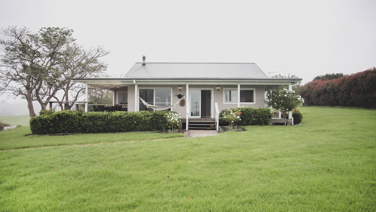 Woodstock House | Milton Luxury Retreat with NEW POOL just minutes from amazing beaches