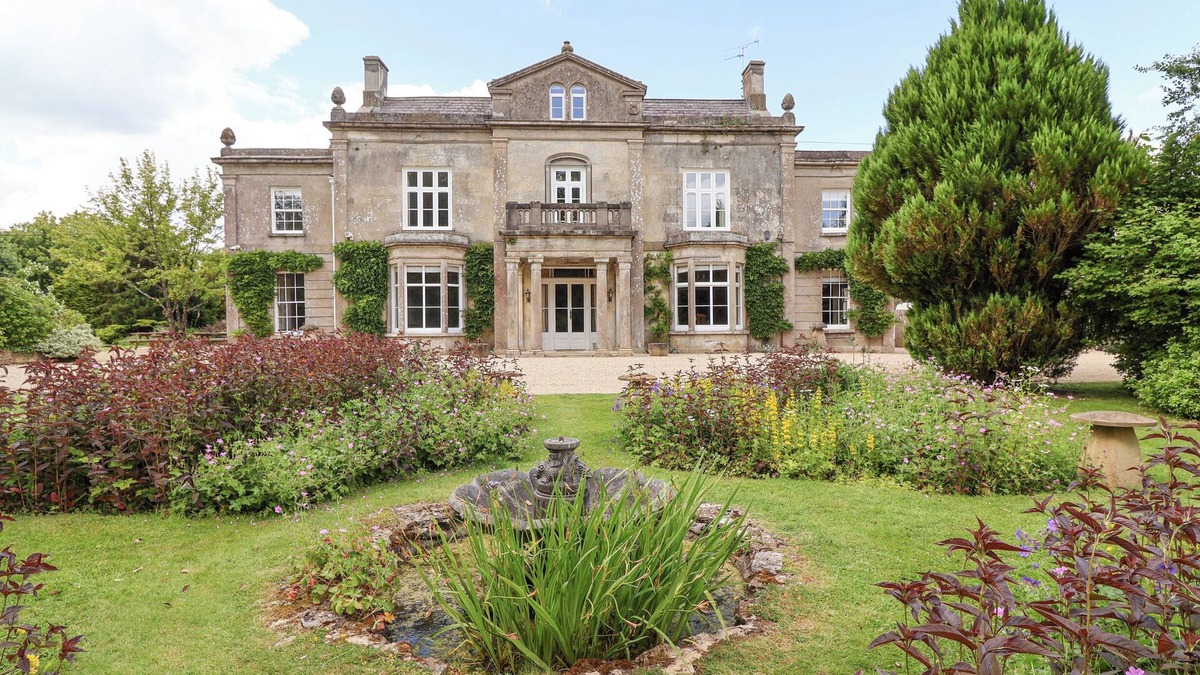 Corton House | MILTON MANOR, pet friendly, luxury holiday cottage in Milton On Stour