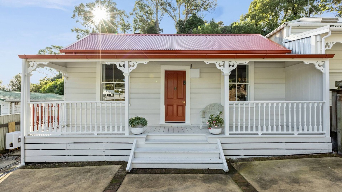 Hospital Hill Cottage | Milton Manors - Workers Cottage- Pet friendly