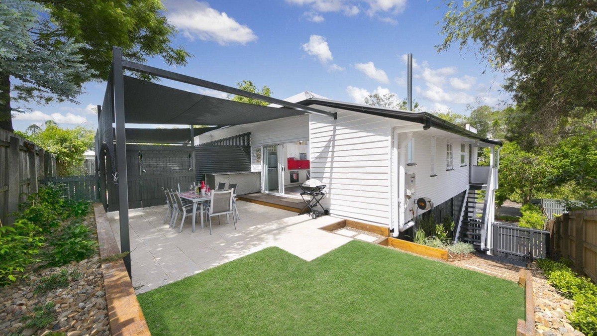 Auchenflower House | Milton Mews Townhouses - Family/Pet Friendly and only 5km from the Brisbane CBD