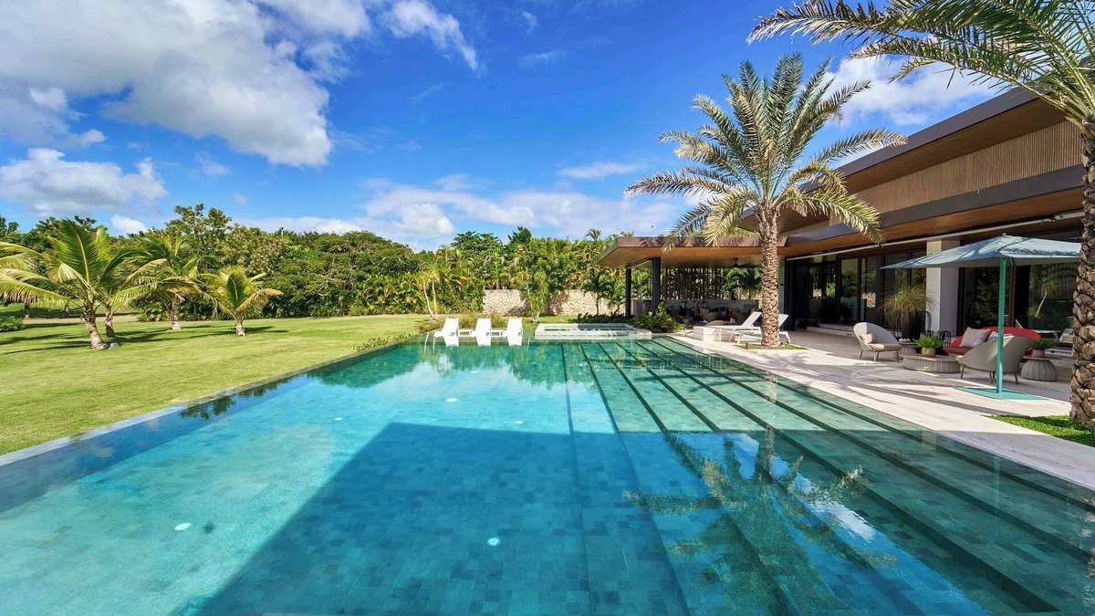 Las Palmas Villa | Mimi in Casa de Campo by Personal Villas - Infinity Pool and a Heated Jacuzzi