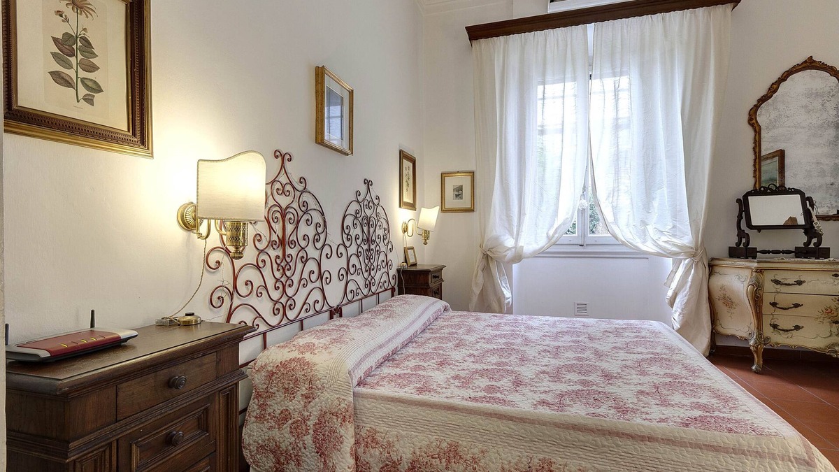 Santa Maria Novella Apartment | Mimi, spacious apartment with private garden in the heart of Florence