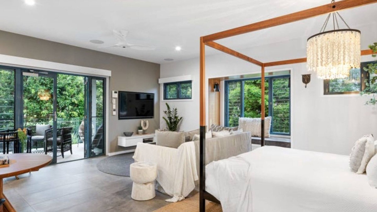 Hyams Beach Apartment | Mimosa Retreat - 250m to Chinamans Beach in Jervis Bay!