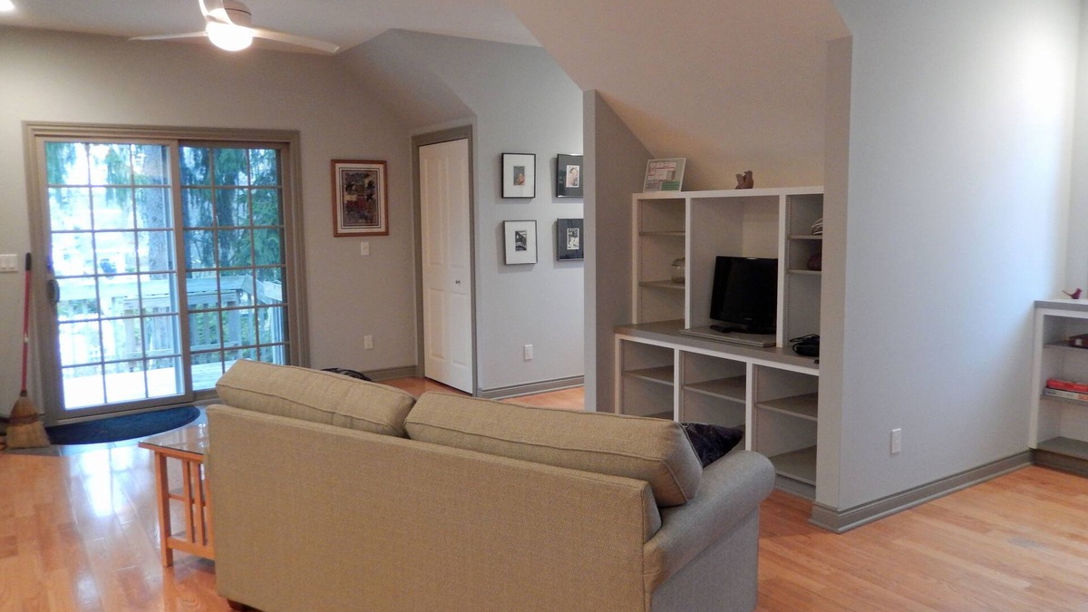 Saugatuck Apartment | Mim’s Place Clean, Close and Convenient Apartment "On the Hill" in Saugatuck