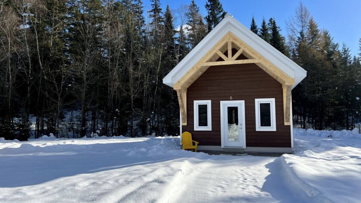 Saint-Gabriel-de-Valcartier Ski Chalet | Mini cottage # 6 by the river banks