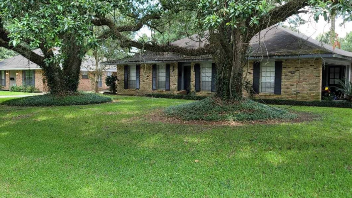 Baker House | Min from SU! Baker 2BR, 2BA w/gar. nice subd. across from Park w/golf/tennis