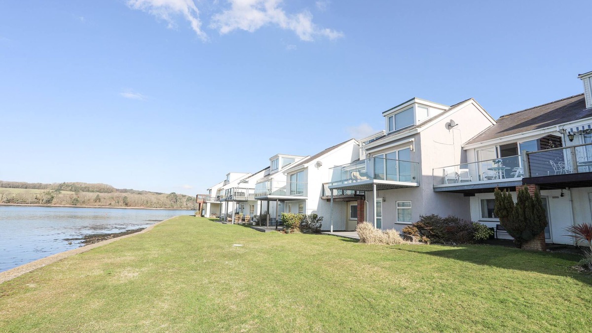 Y Felinheli Cottage | MIN Y DON, family friendly, country holiday cottage in Y Felinheli
