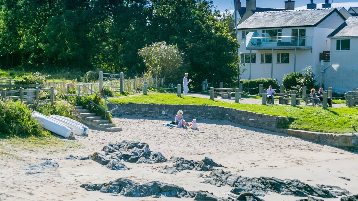 Cemaes Bay Cottage | Min y Wygyr - on the beach, sleeps 8 guests in 4 bedrooms