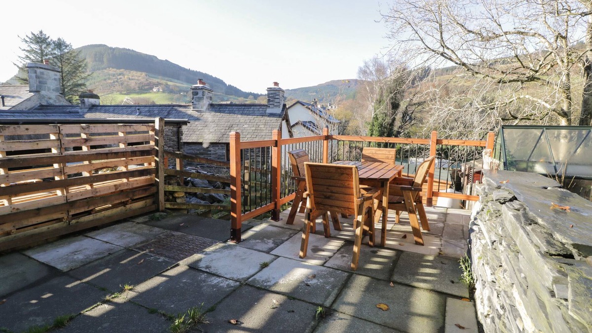 Penmachno Cottage | MINAFON, pet friendly, with open fire in Penmachno