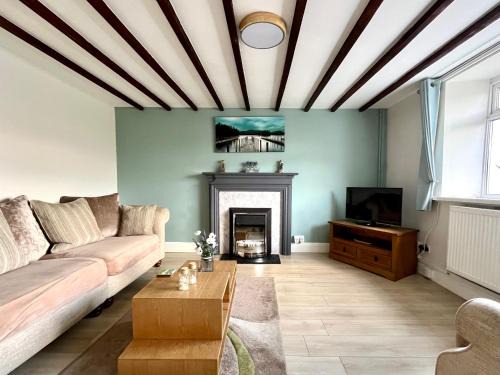 Trecynon House | Miners cottage(1840)Nr. Brecon,Tower Zip & Bike Pk