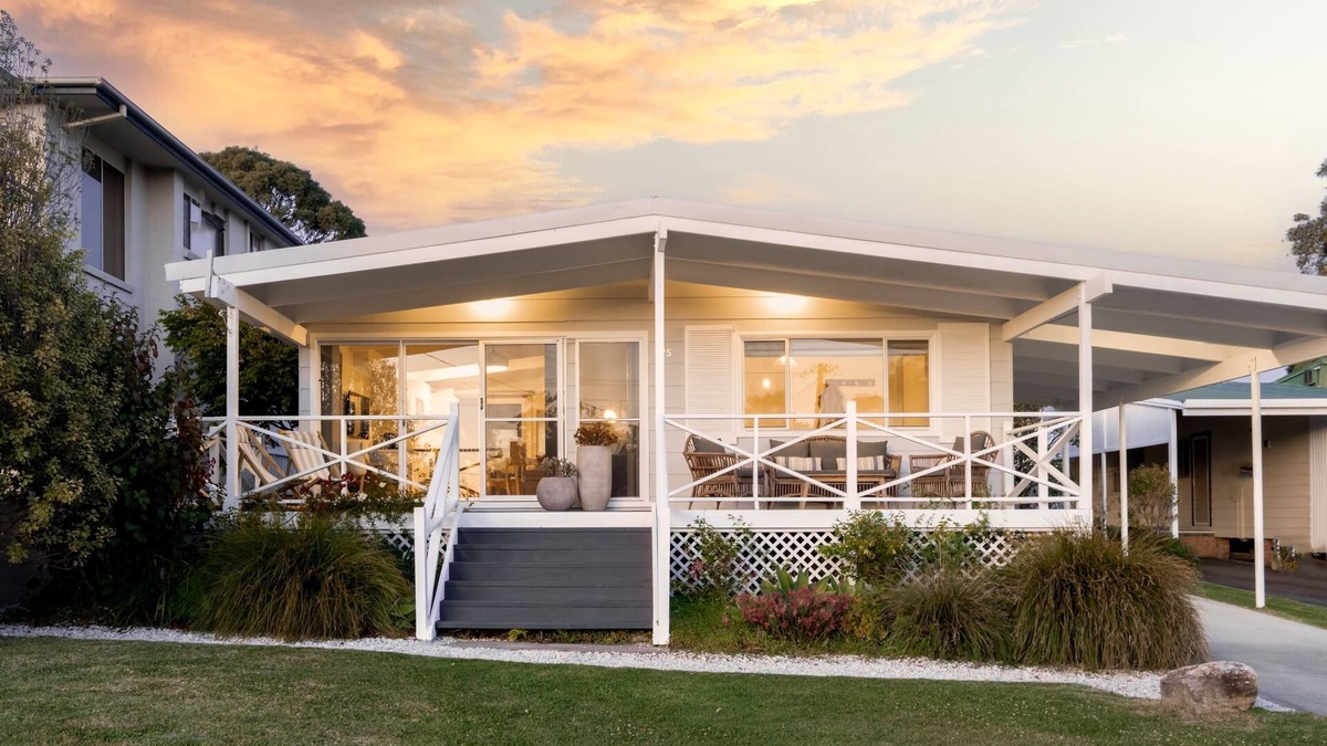 Vincentia House | 'Minerva Cottage Jervis Bay'- Cosy Couples Retreat