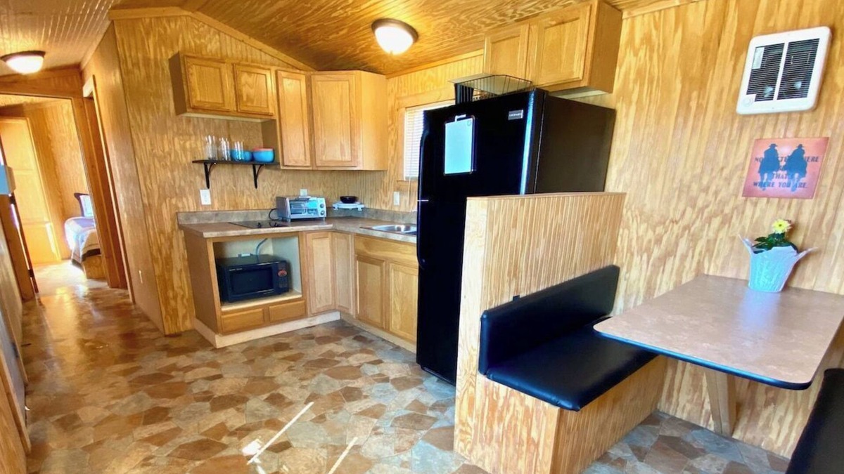 Belfield Cabin | Mini Cowboy Cabin - Tiny House near Medora, ND