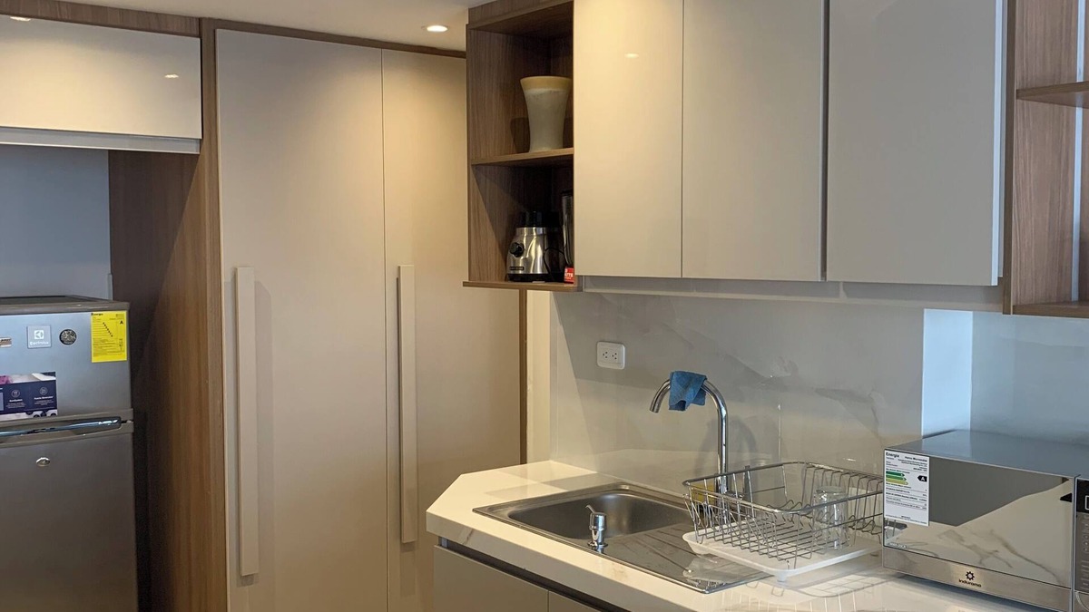 La Colon Apartment | Mini furnished apartment in Quito, C.C. sector. Multicenter