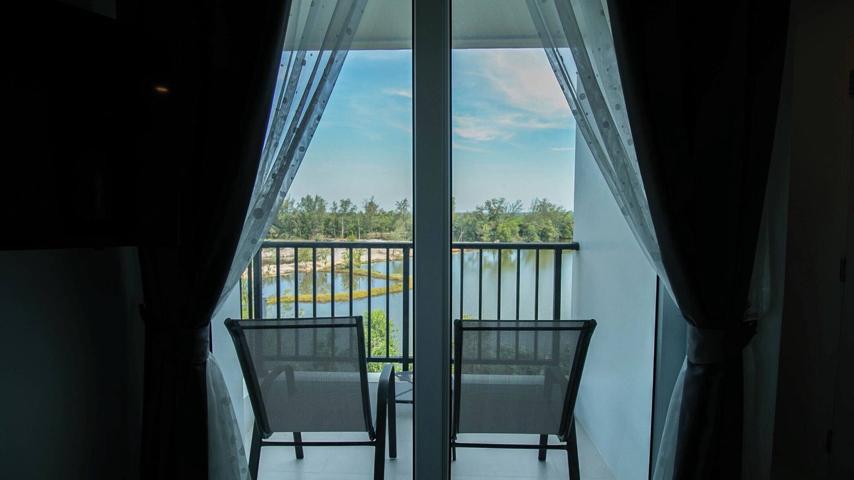 Kram Condo | Mini Studio Lake view on High floor, AC, Kitchen, Balcony