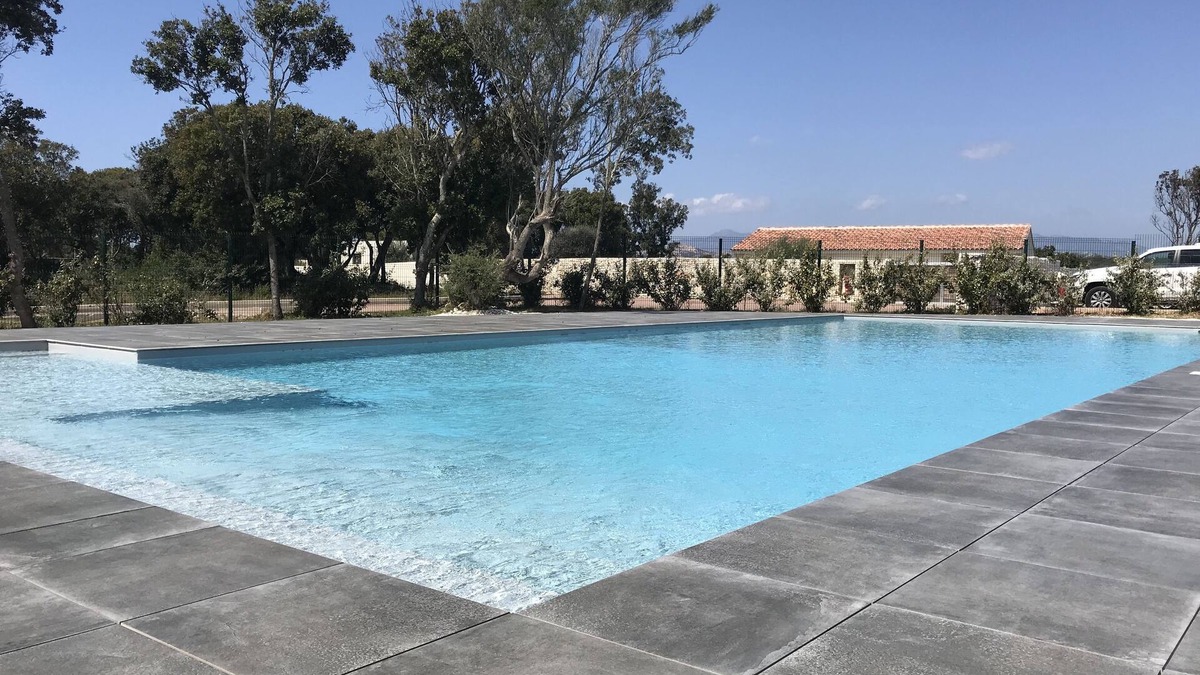 Bonifacio Condo | Mini villa the top of bonifacio with heated pool