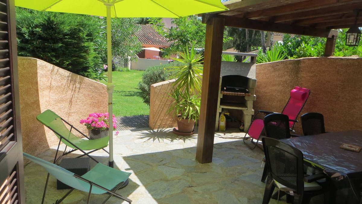 Santa-Maria-Poggio Villa | Mini-villa with pool by the sea at the Port of Taverna - Costa Verde