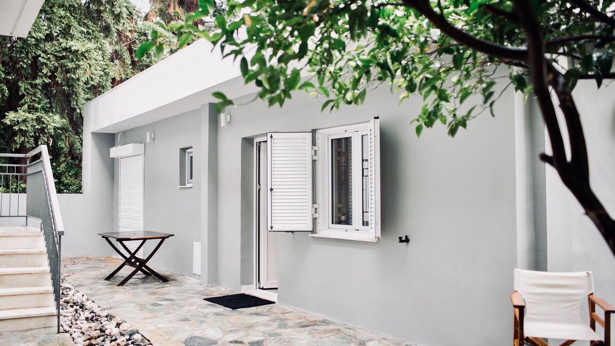 Loutraki House | Minimal residence near the beach