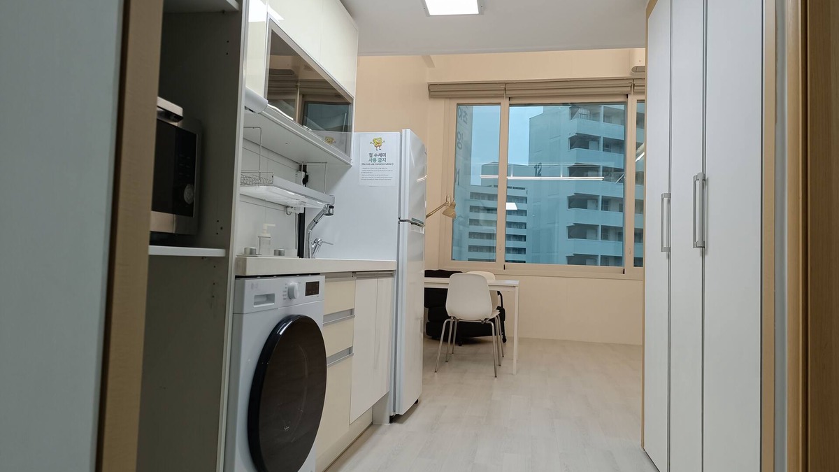 Banghwa-dong Apartment | Minimalism Stay 6 next to Gimpo Airport