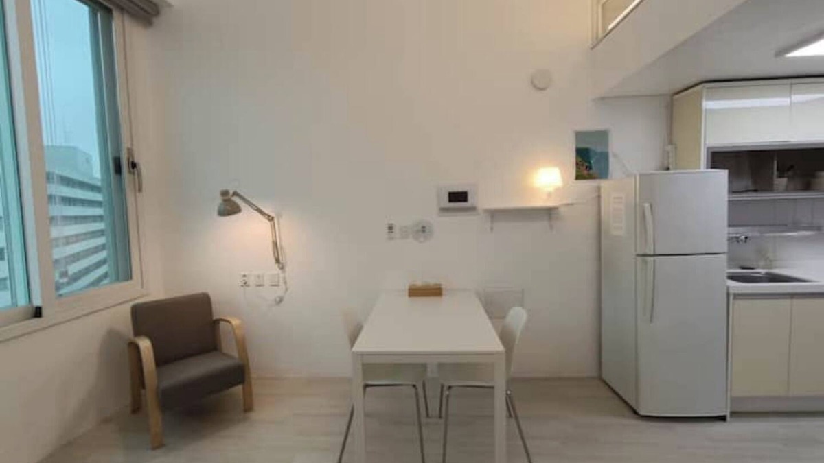 Banghwa-dong Apartment | Minimalism Stay 8 next to Gimpo Airport