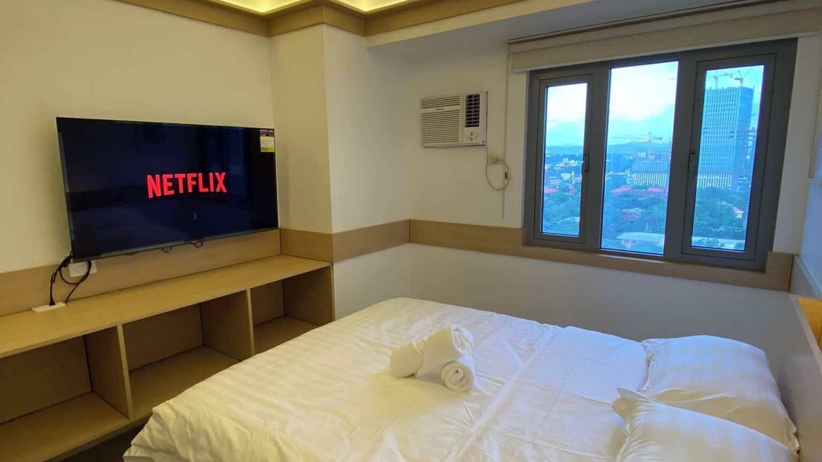 Bagong Pag-asa Condo | Minimalist 1 Bedroom Unit Condo Near SM North, Trinoma, and Solaire North