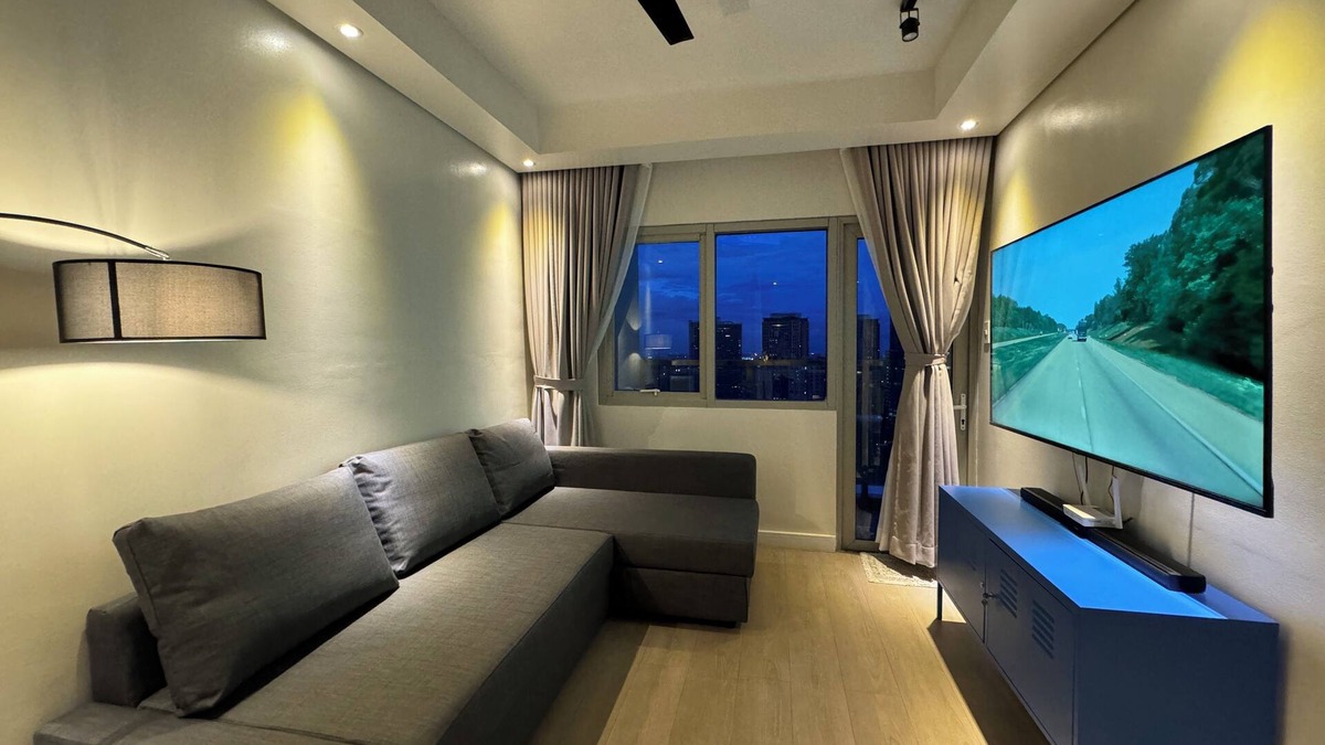 Pembo Apartment | Minimalist 1BR Exec Suite + Best City View of BGC