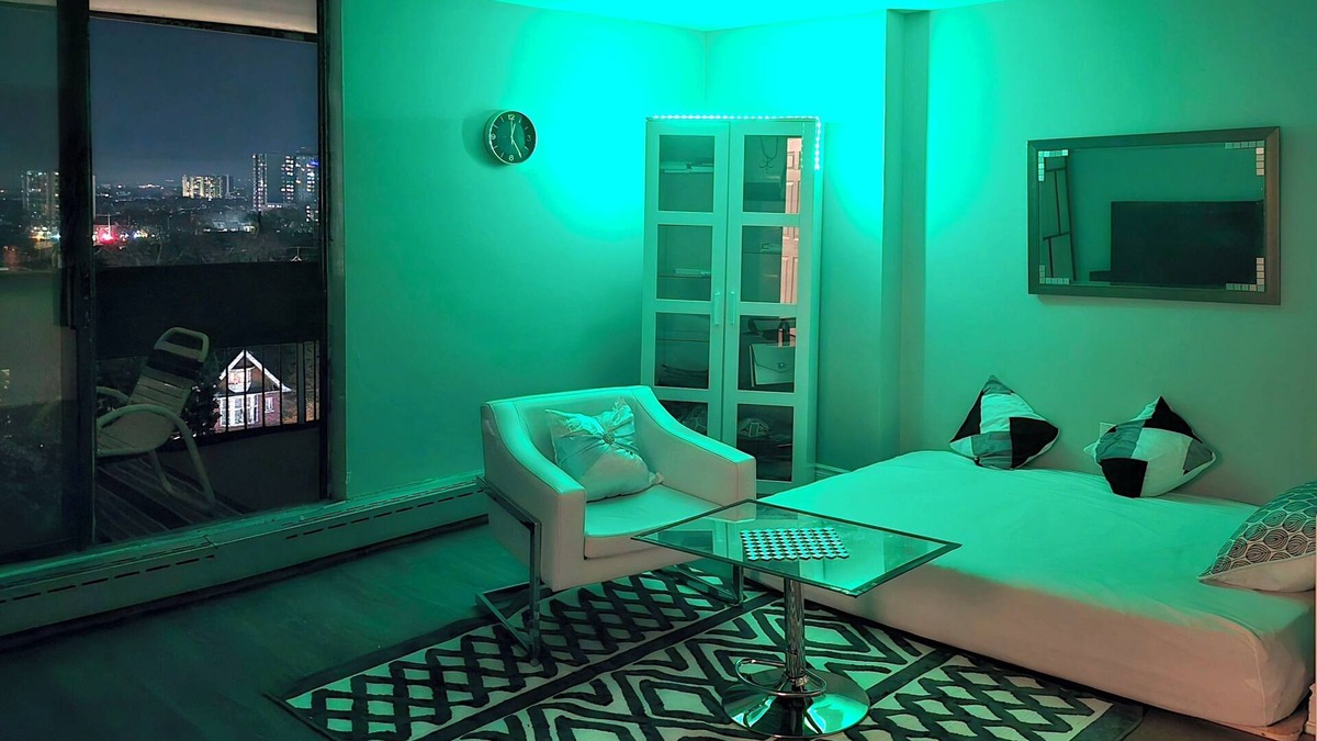 Central Hamilton Apartment | Minimalist Downtown Apartment Huge Balcony