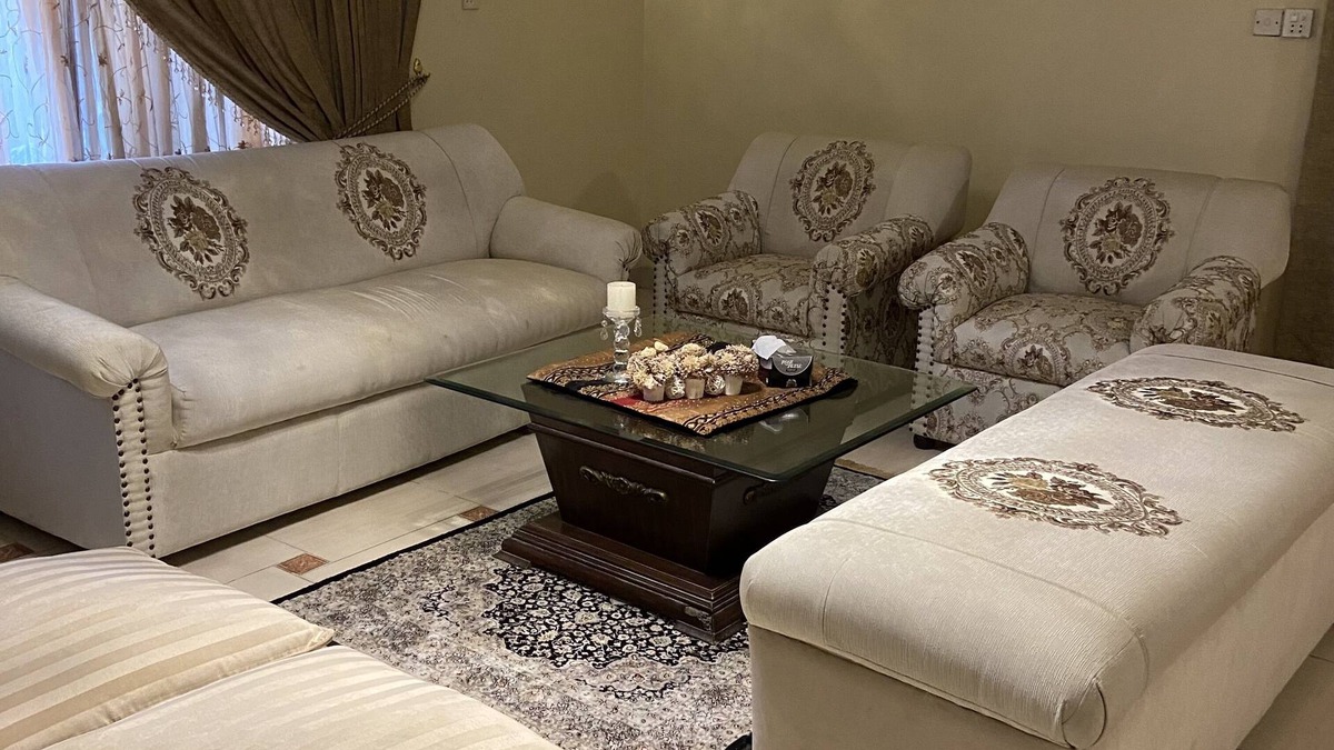 Gulshan-e-Iqbal House | Minimalist house, 5 minutes from National Stadium