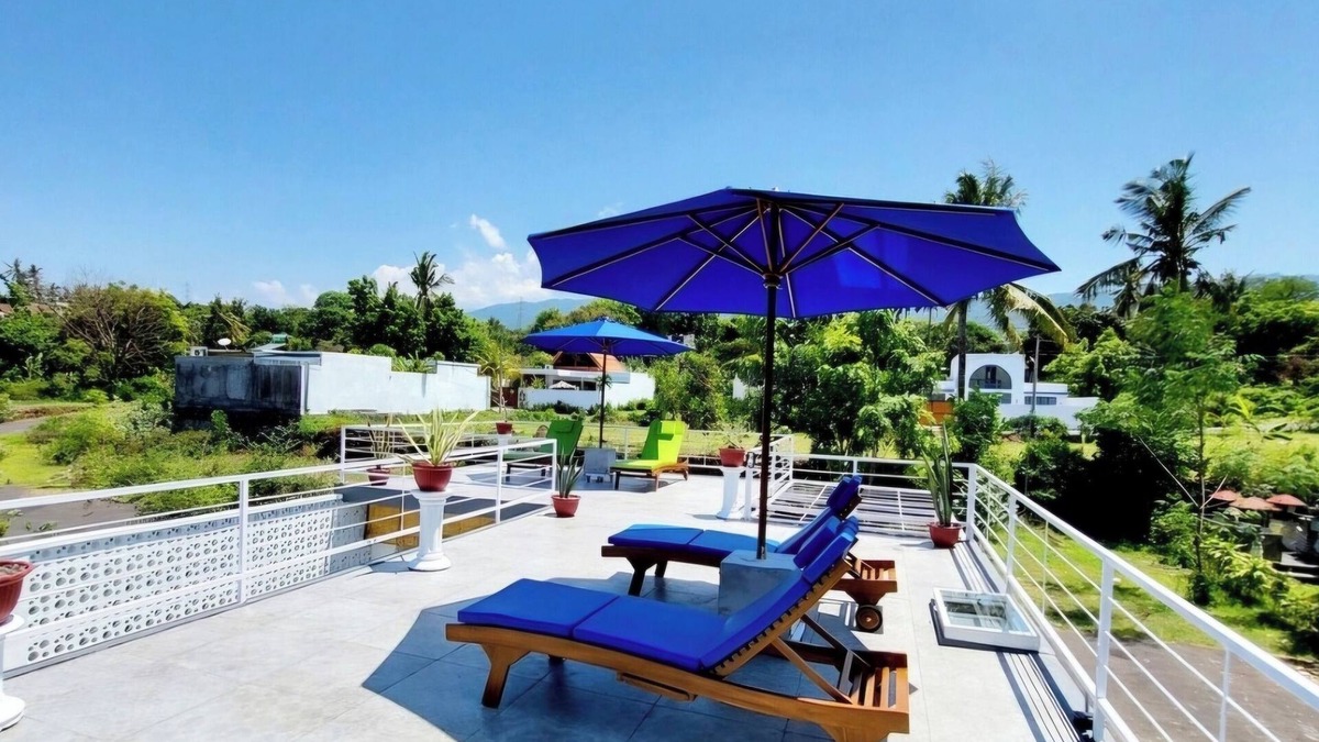 Kalibukbuk Villa | Minimalist Villa with Pool and Rooftop