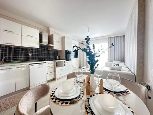 Yenisehir Apartment | Minimalist ve manzaralı ev